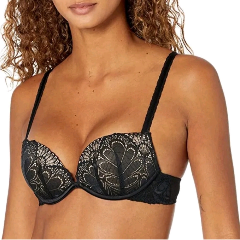 Wonderbra Women's Refined Glamour Full Effect Push-up Bra, Black, 32B